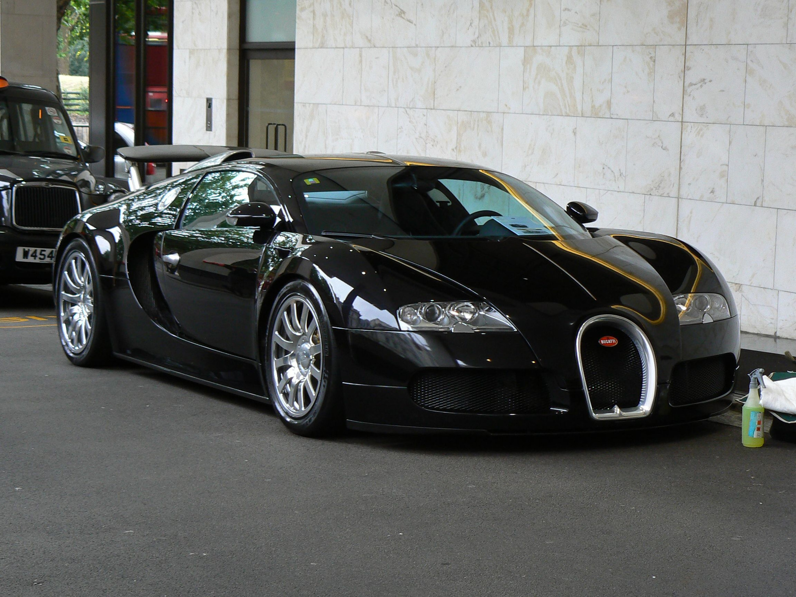 (4) Bugatti Veyron