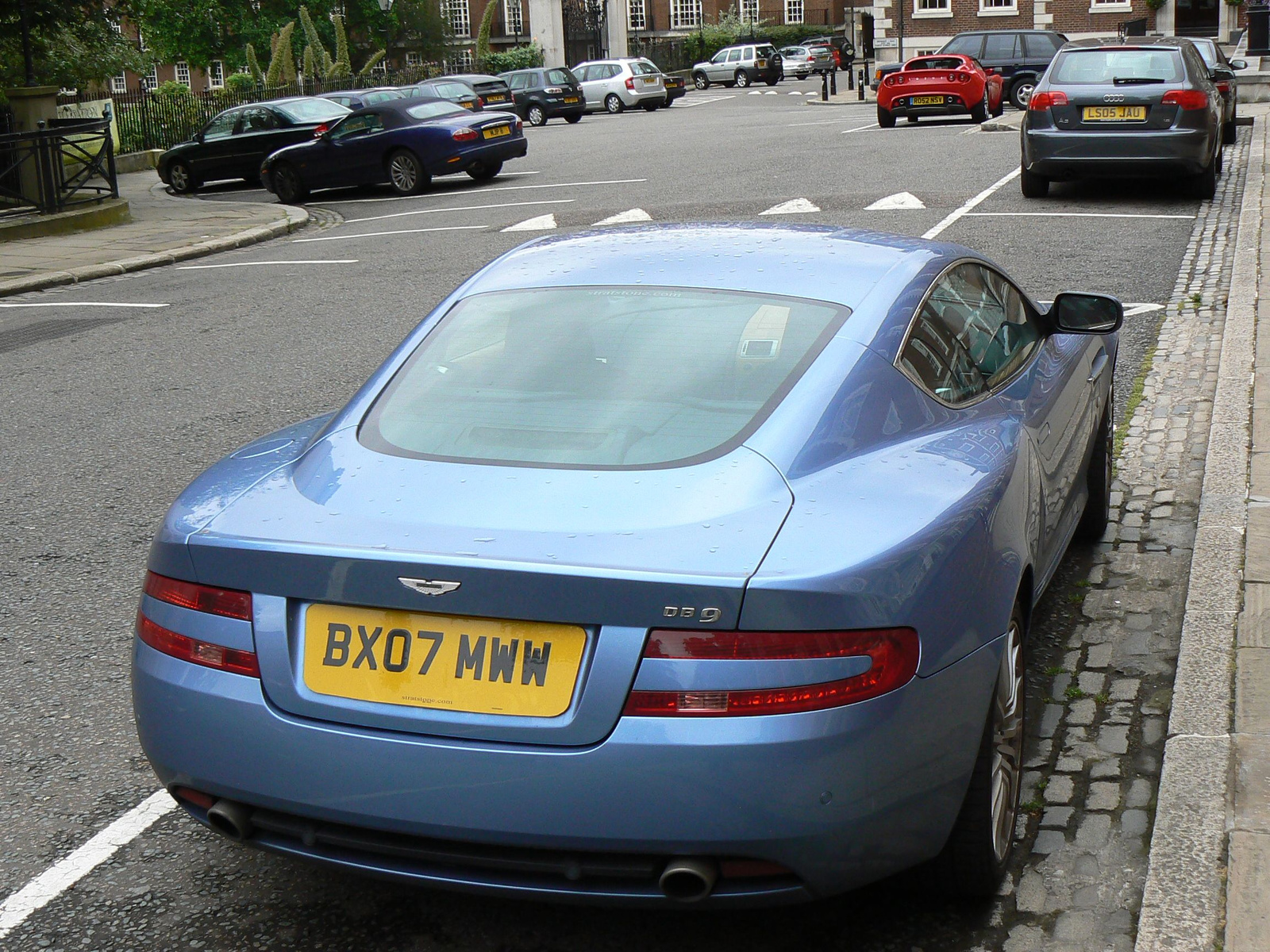 (4) Aston Martin DB9