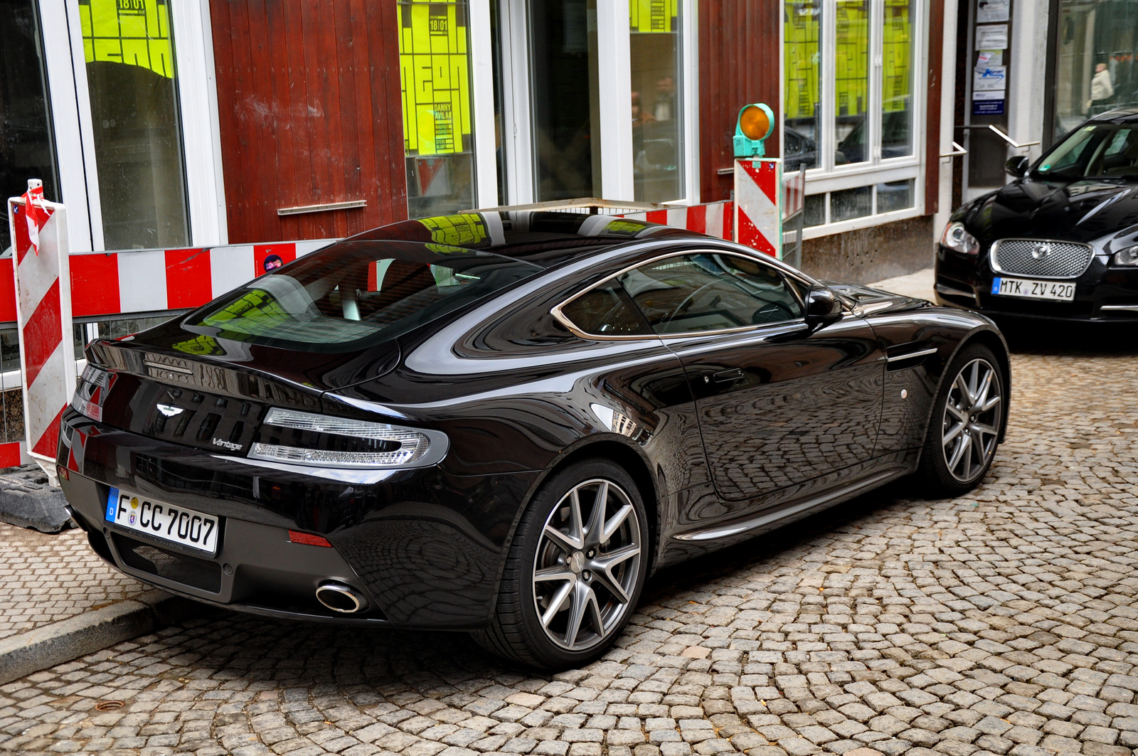 Aston Martin V8 Vantage 2012