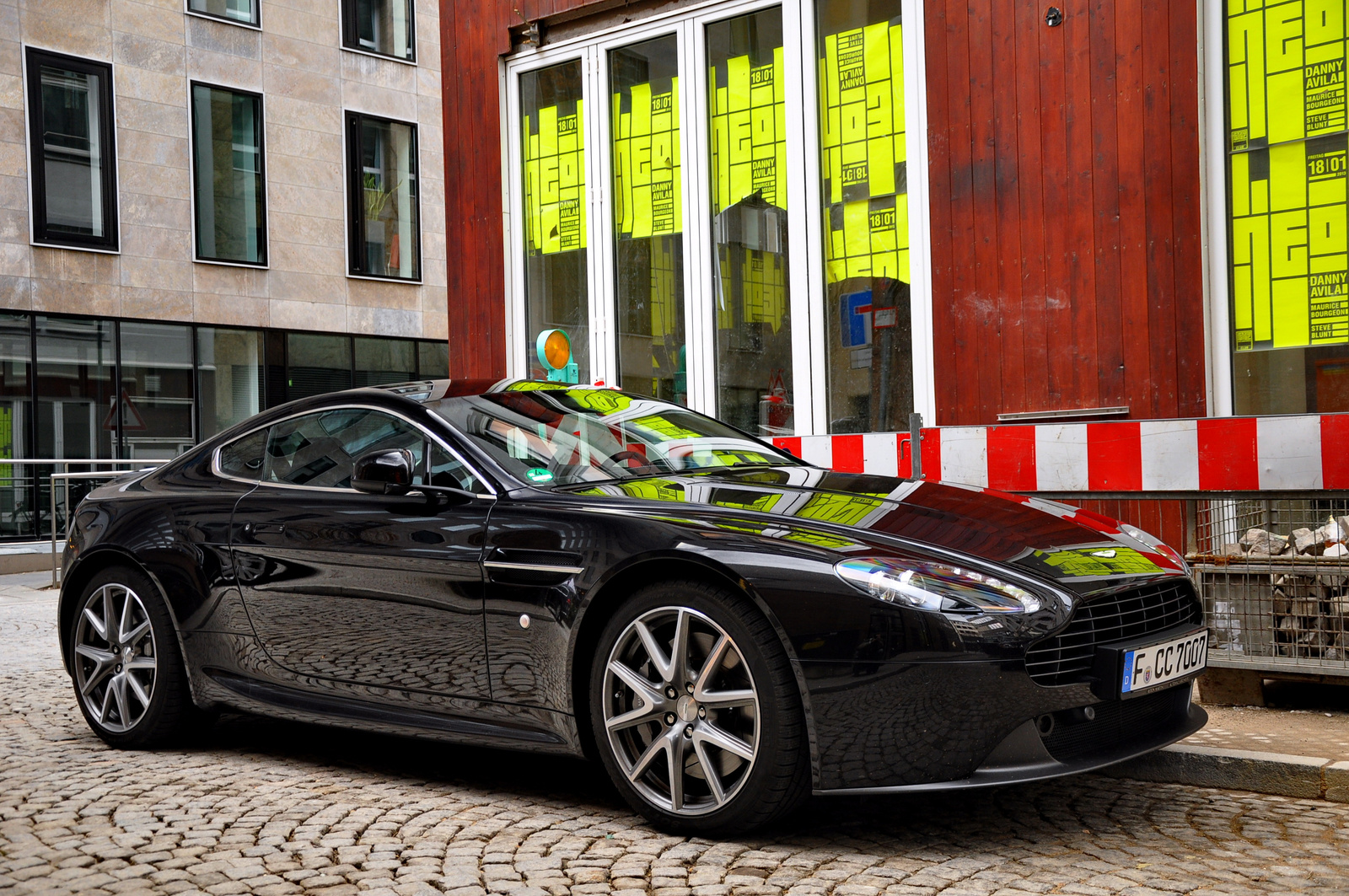 Aston Martin V8 Vantage 2012