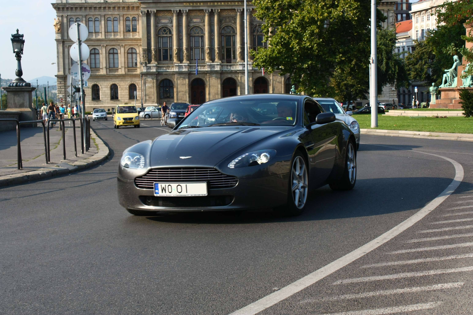 Aston Martin Vantage 051