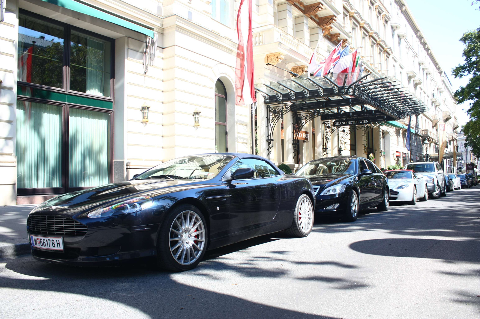 Aston Martin DB9v & Vantage r