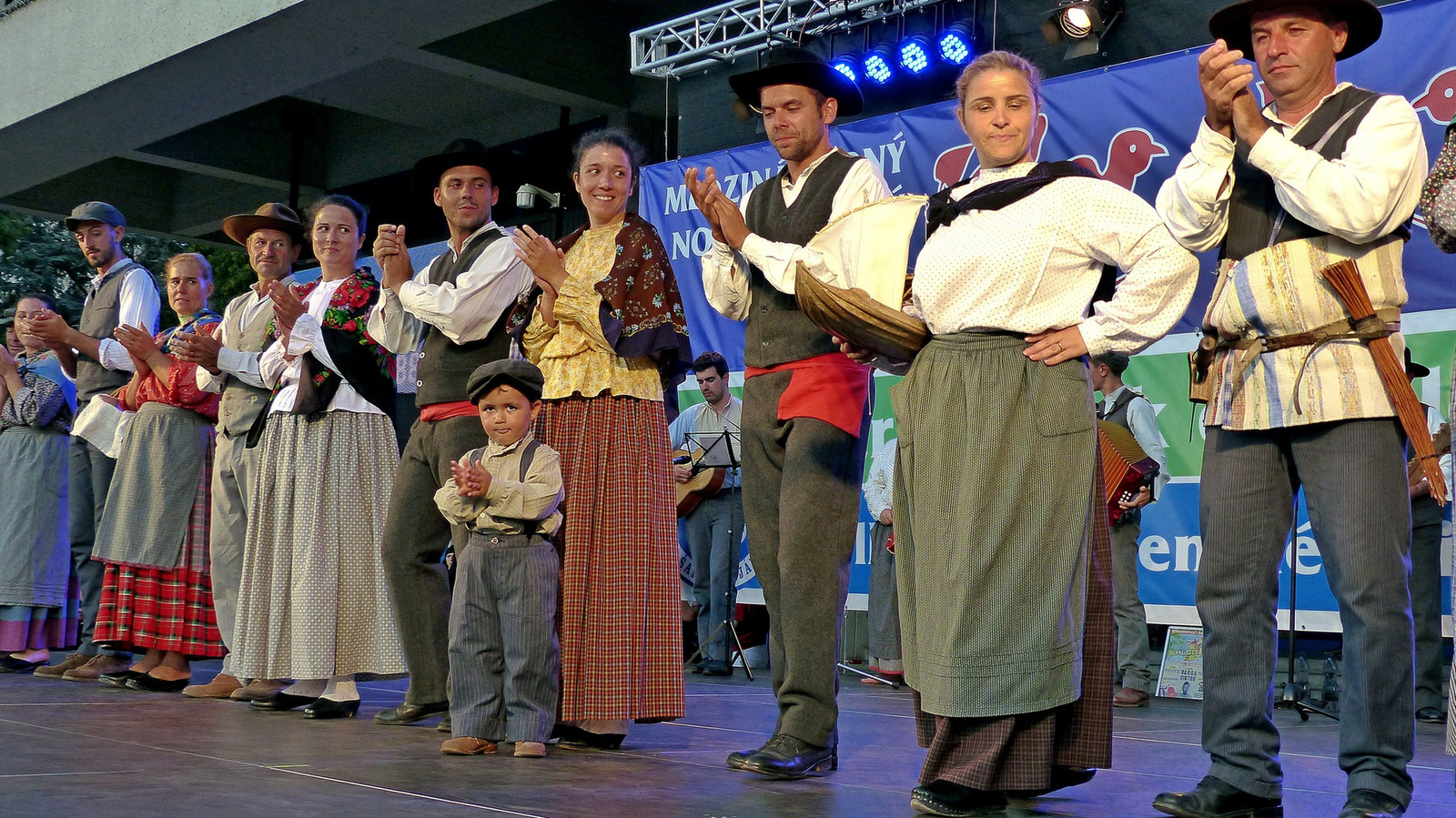14 Portugálok a színpadon