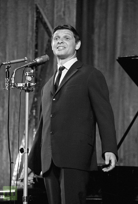 Eduard Khil