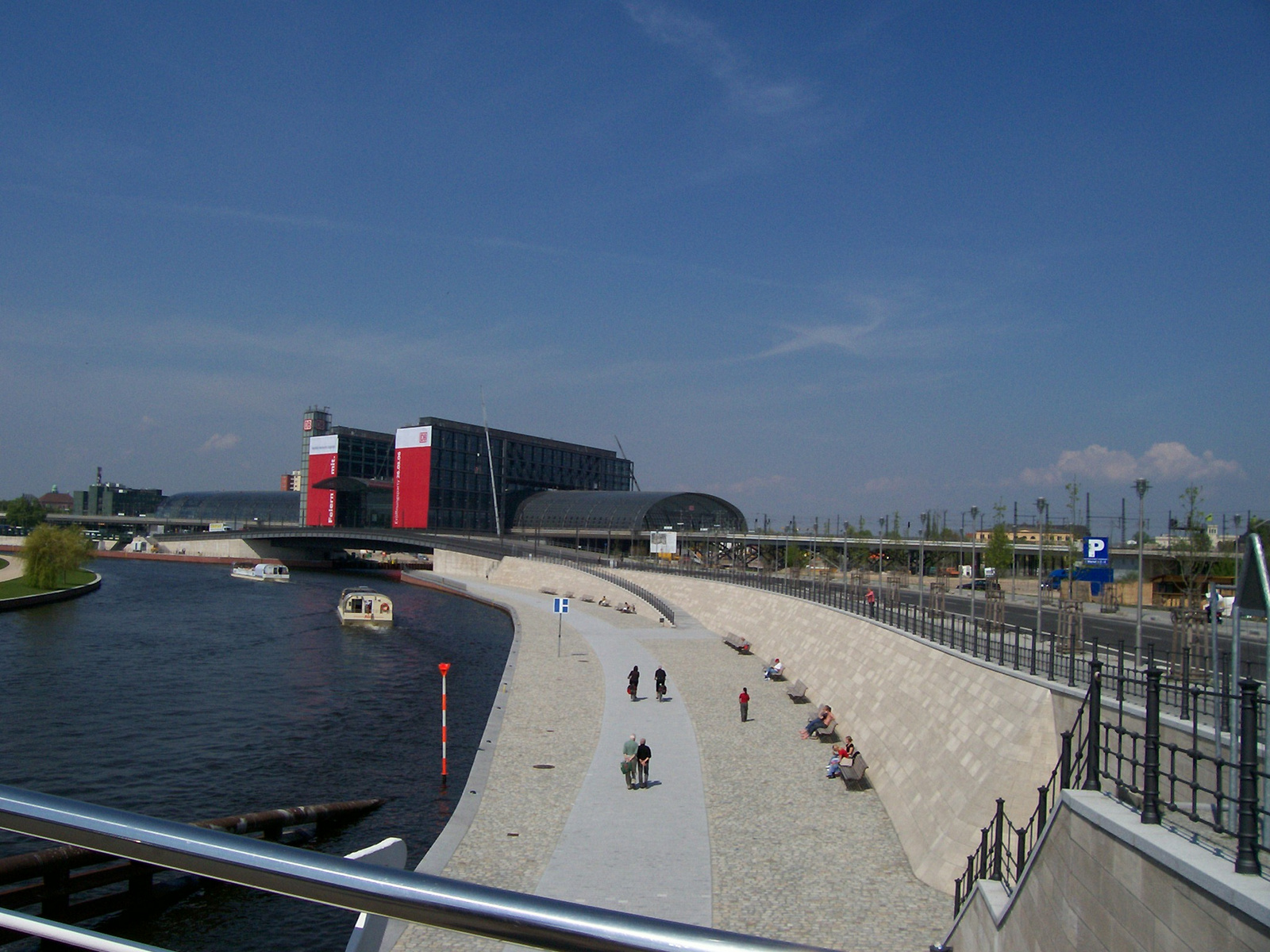 A Hauptbahnhof a Kronprinzenbrücke felöl