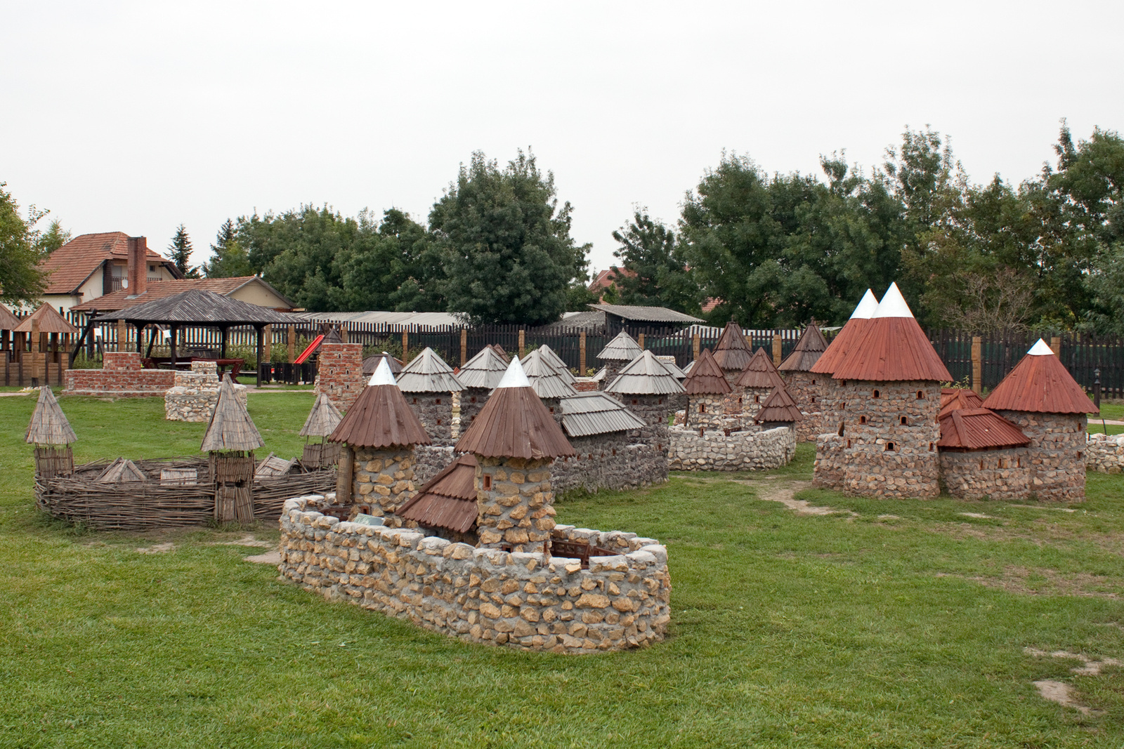 Várpark Dinnyés 14773