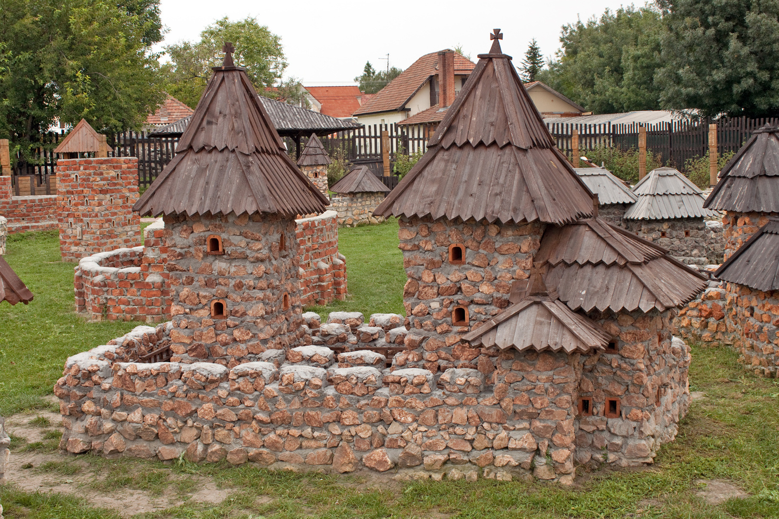 Várpark Dinnyés 14785