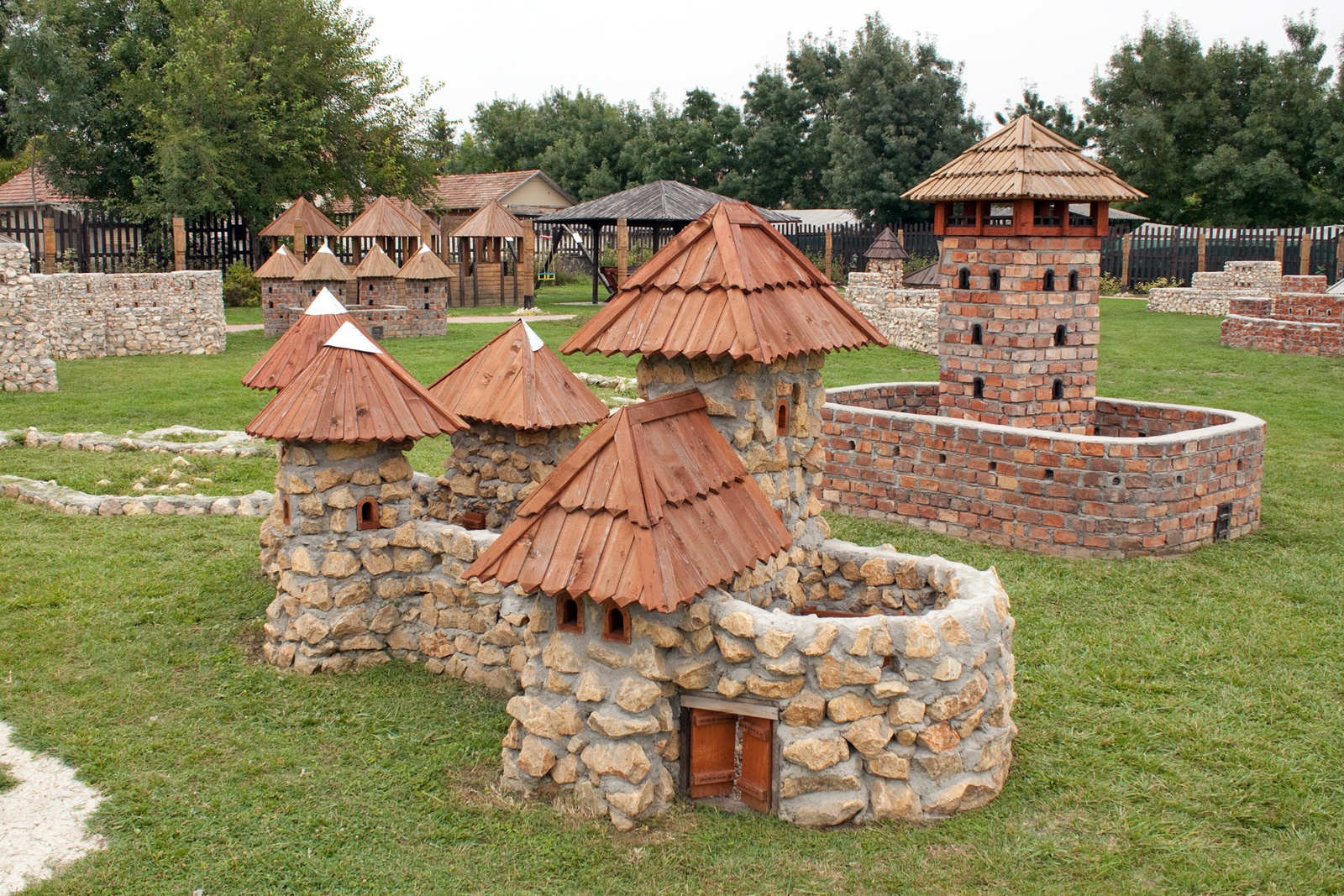 Várpark Dinnyés 14808