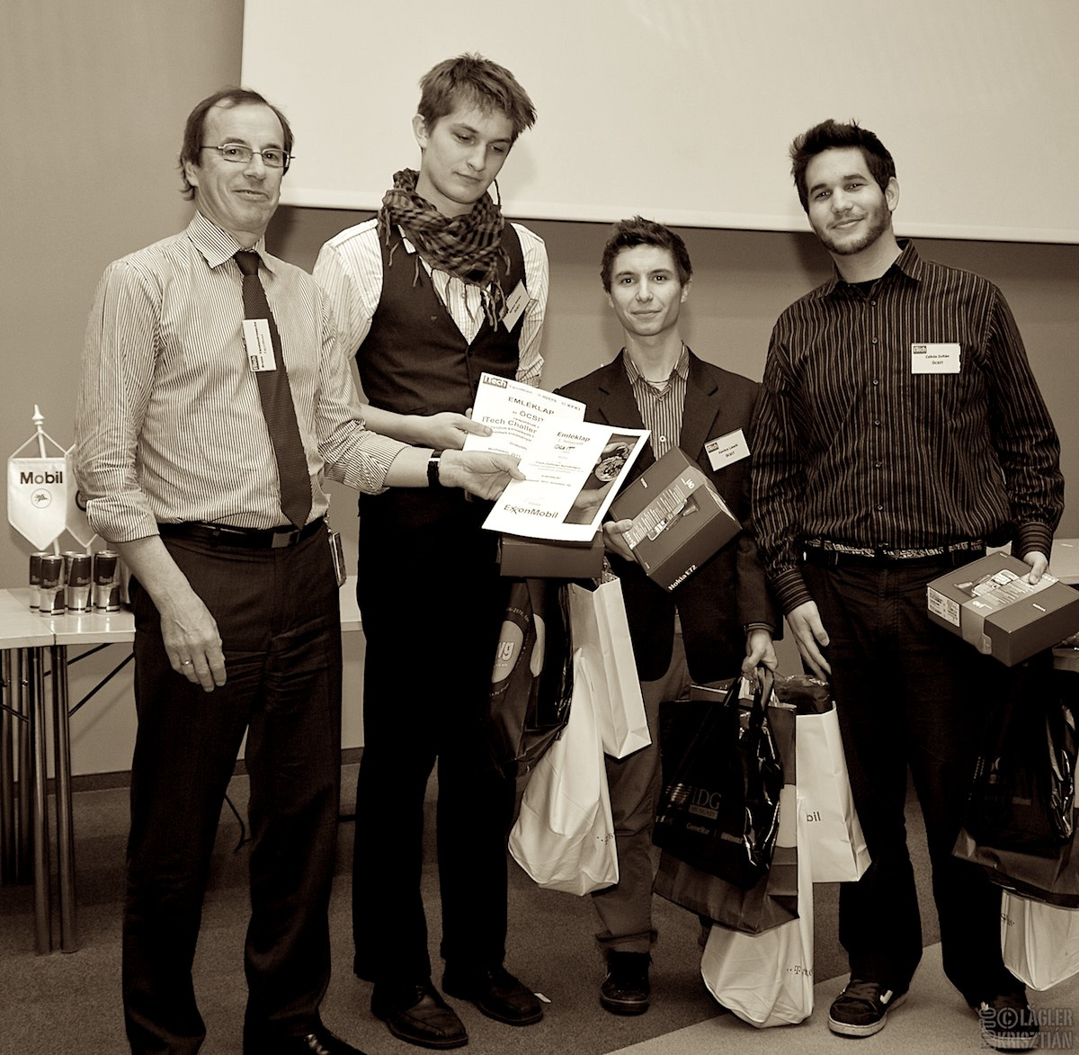 039 ITECH2011-exxon 20111130 sepia LaglerFoto