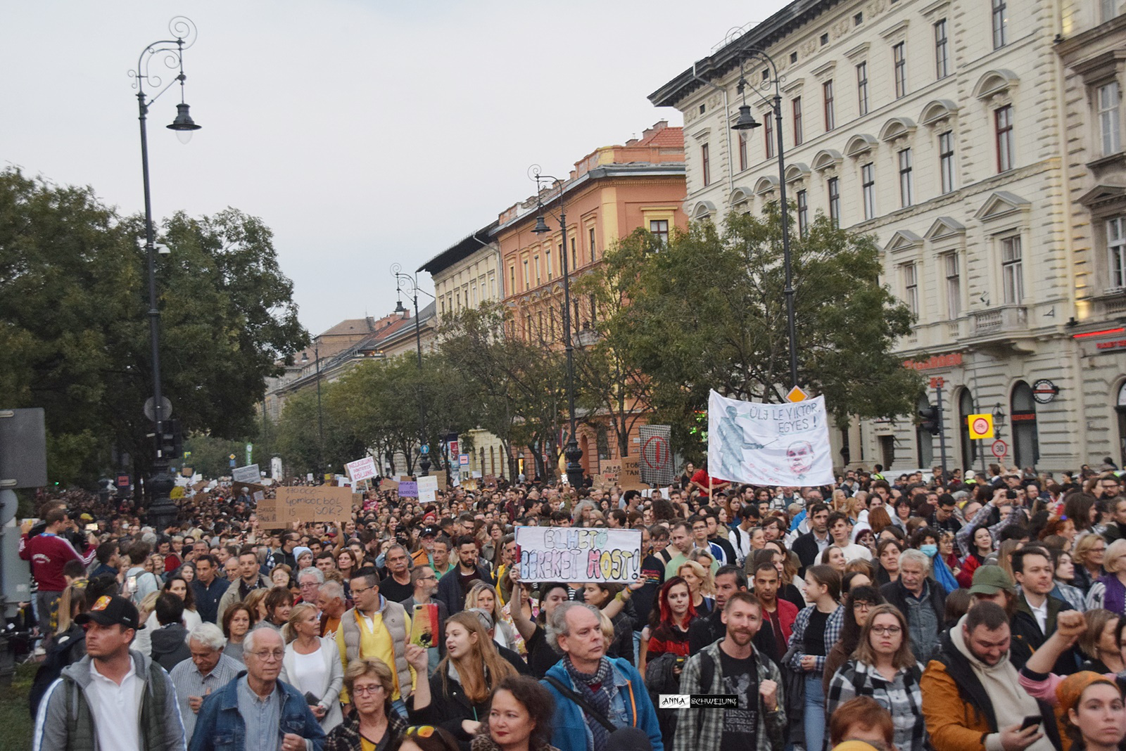 Visszavágó - El a kezekkel a tanárainktól!