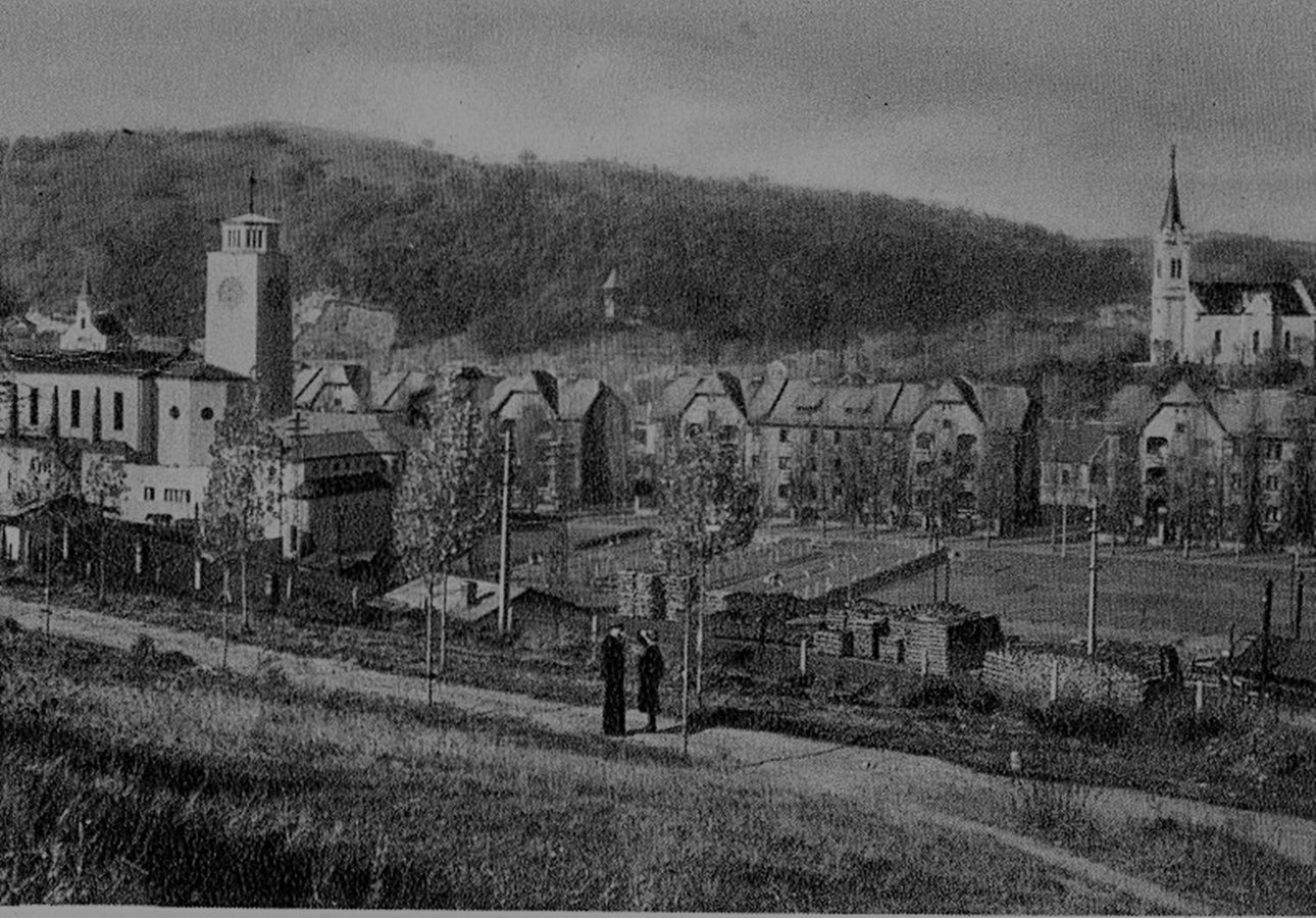 Salgótarján régen, az acélgyári út a templomnál 1938
