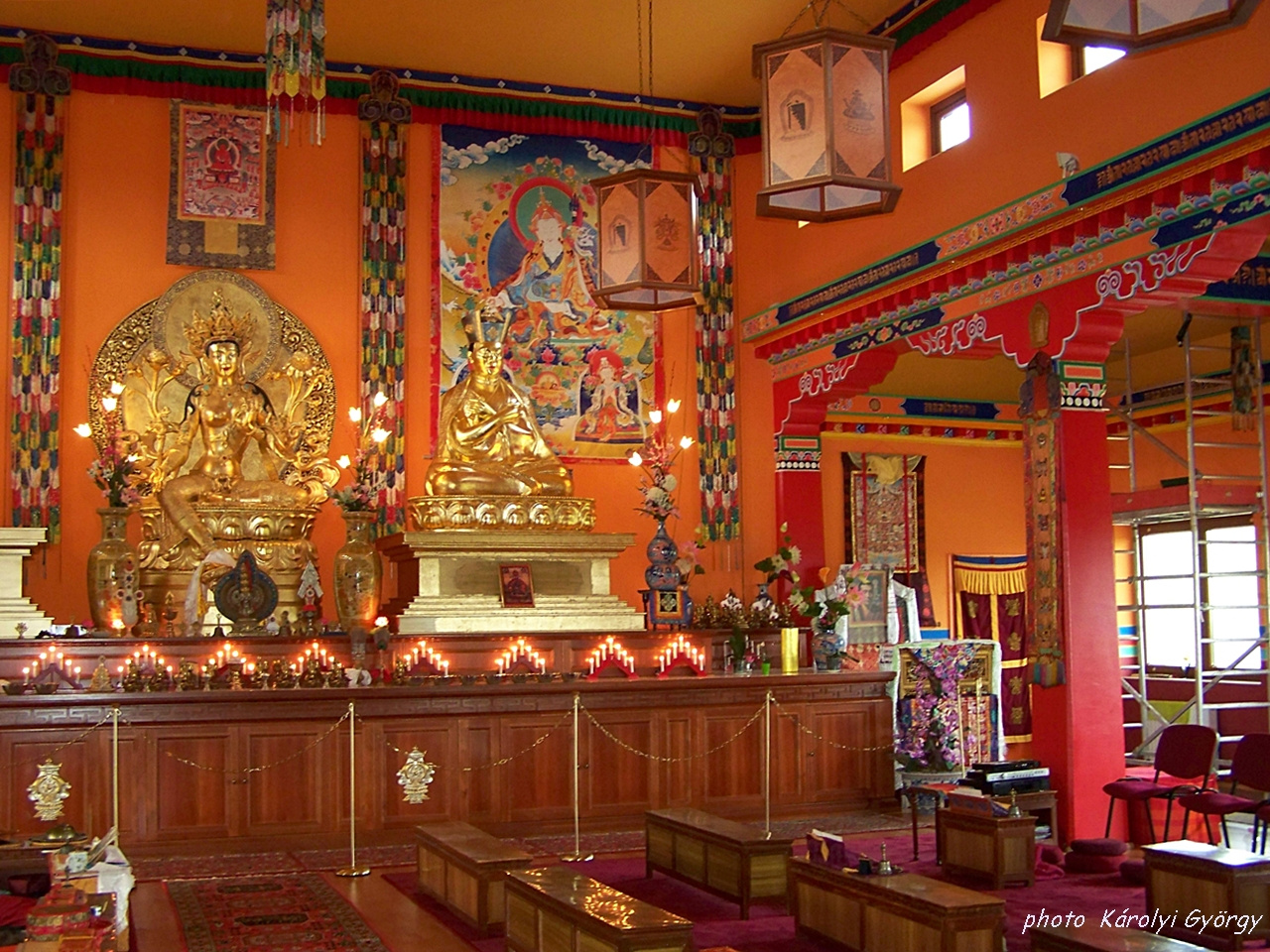 Buddhista sztupa, az imaterem főfal jobb fele