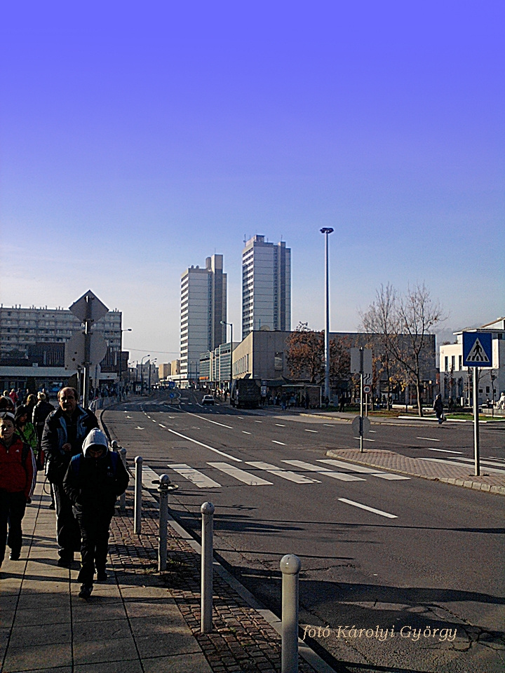 Salgótarjáni képek, a centrum épületei között