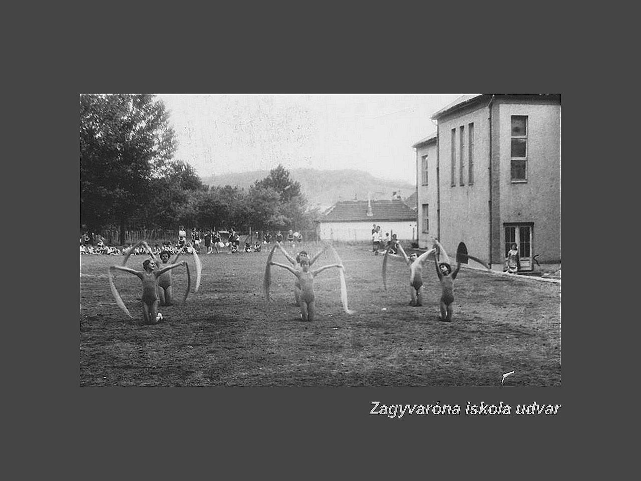 Salgótarján régen, Zagyvarónai iskola udvara
