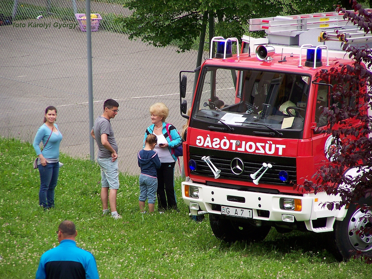 életképek, bemutató a telepen