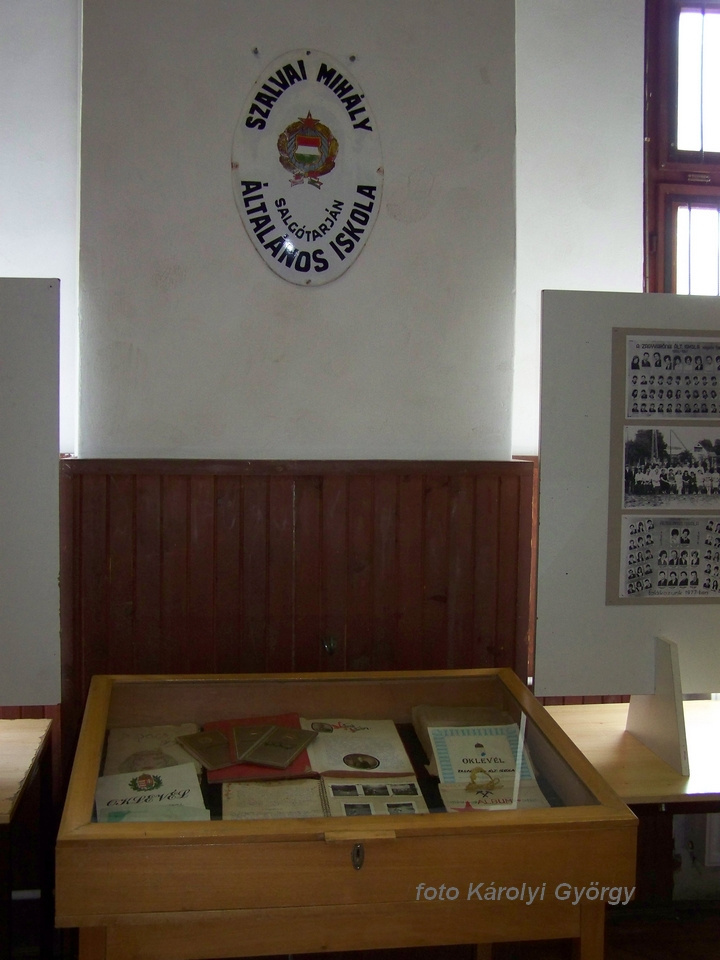 Salgótarjáni képek, Zagyvarónai iskola táblája