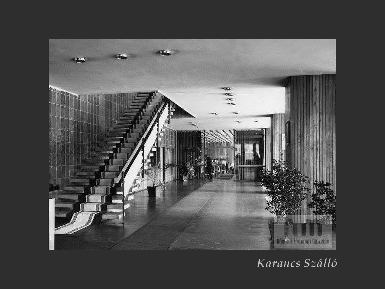 Salgótarján régen, Karancs Szálló hall (ajándékbolt, étterem 197