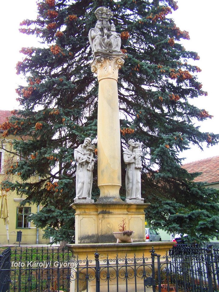 Szécsény, katolikus szobor