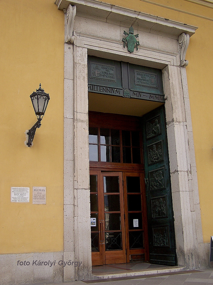 épületek, a Bazilika ajtaja