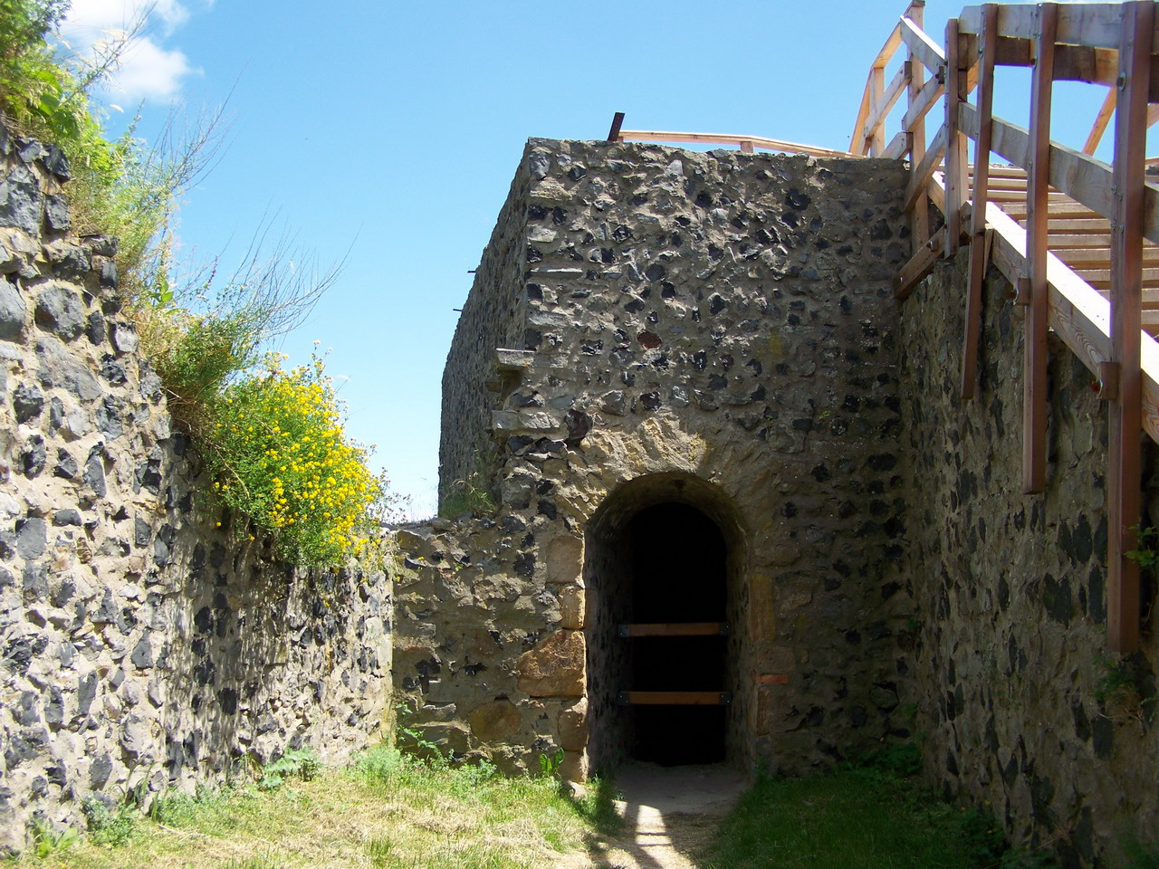 Somoskői vár, a déli torony maradványa