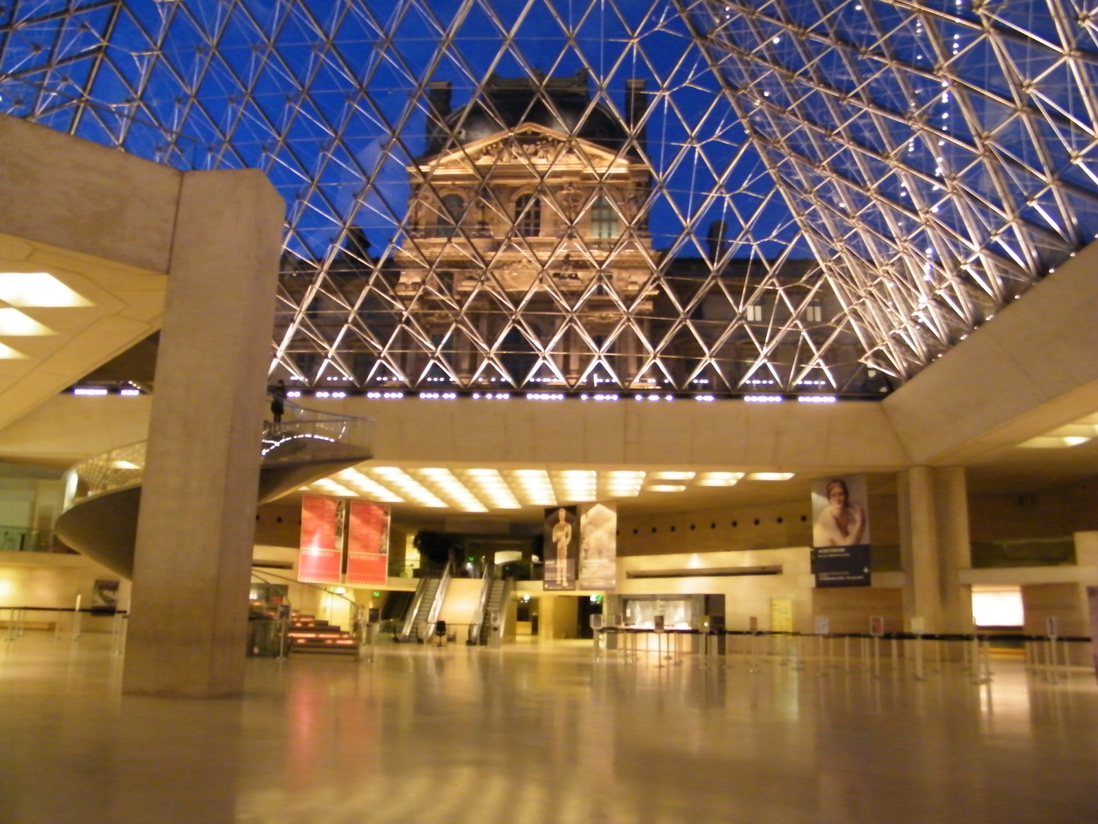 Empty Louvre