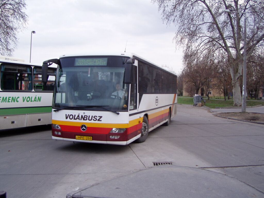 Mercedes-Intouro-volánbusz-050326-01