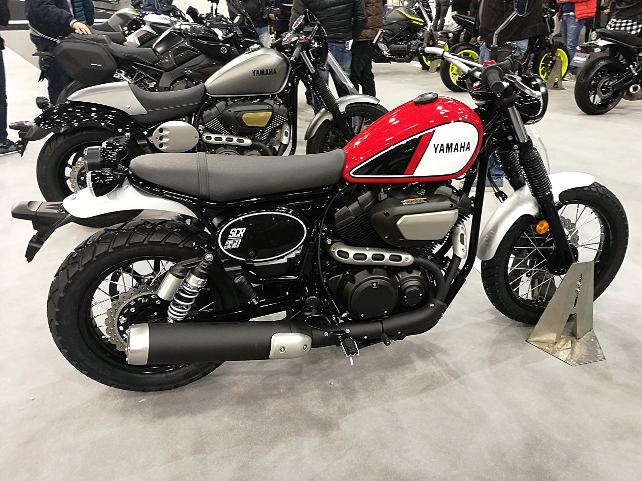 12 Yamaha SCR950