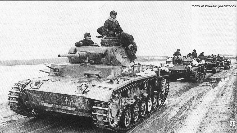 PzKpfw III és három StuG III. szovjet zsákmányként 1942-ben