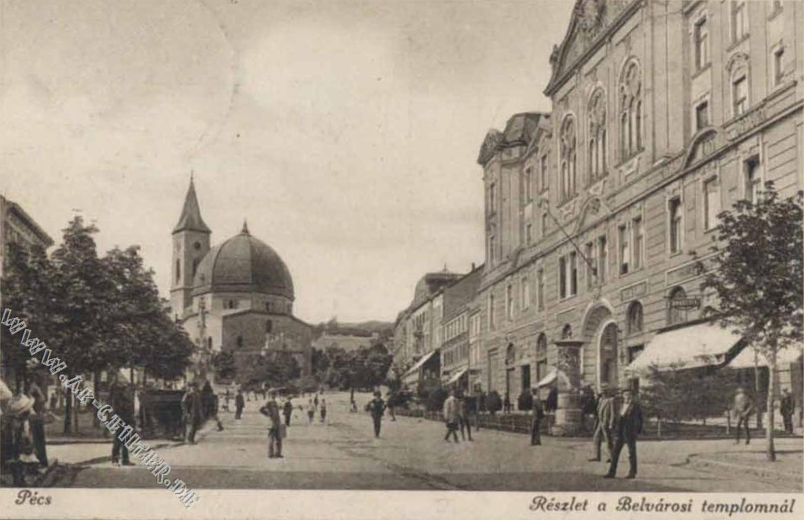 Pécs Széchenyi tér, a Dzsámi még templomtoronnyal 1924