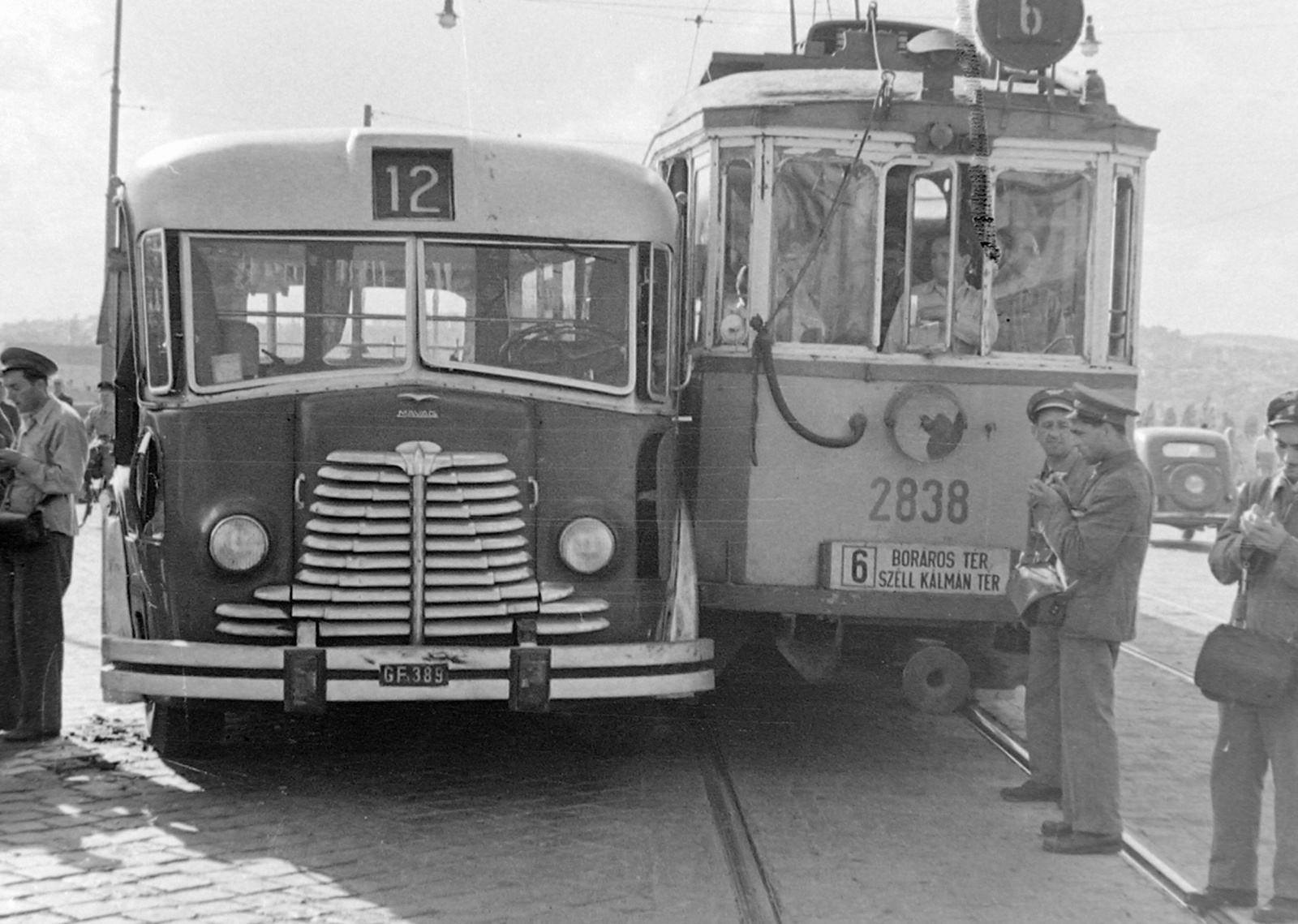 Budapest 12-es busz és 6-os villamos balesete 1952 (fortepan.hu)