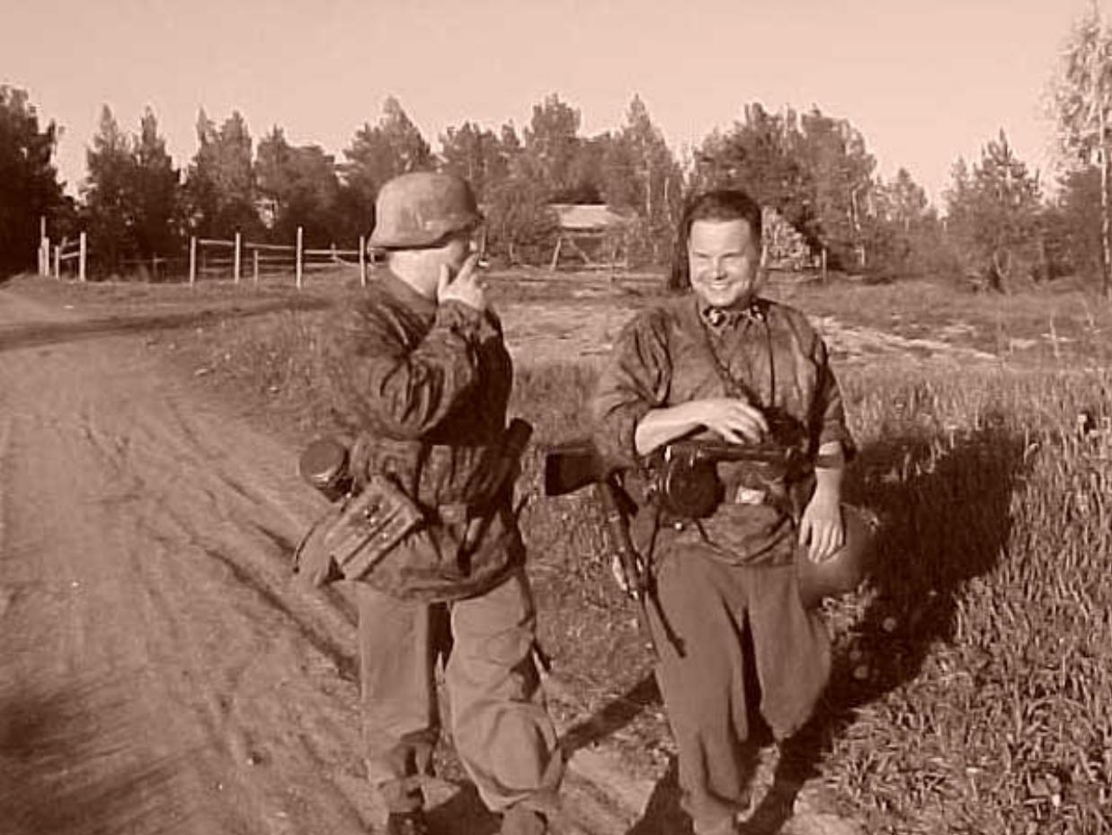 Német SS katonák PPS géppisztollyal 1942