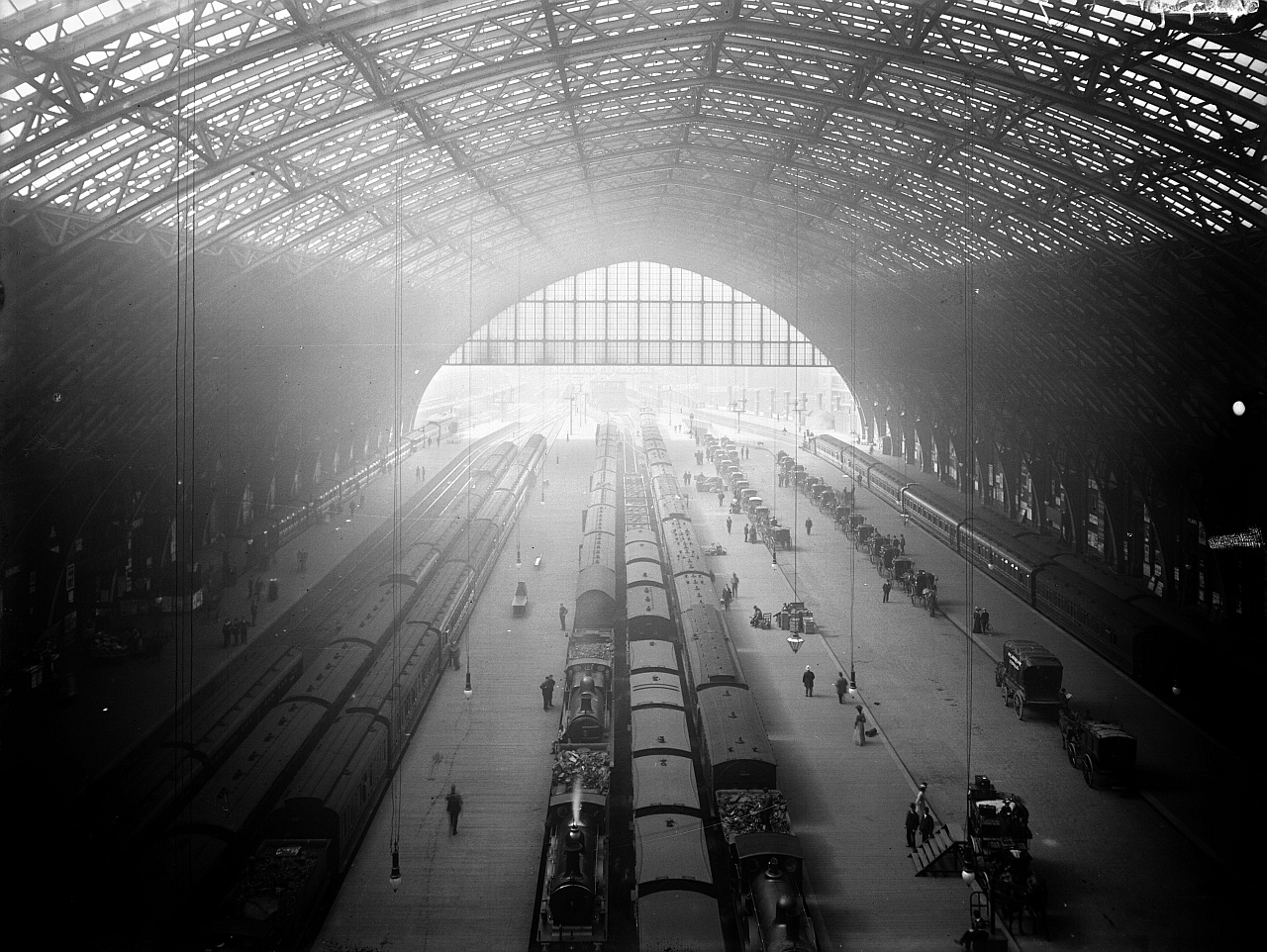 Brit gőzmozdonyok St Pancras pályaudvar, London 1895