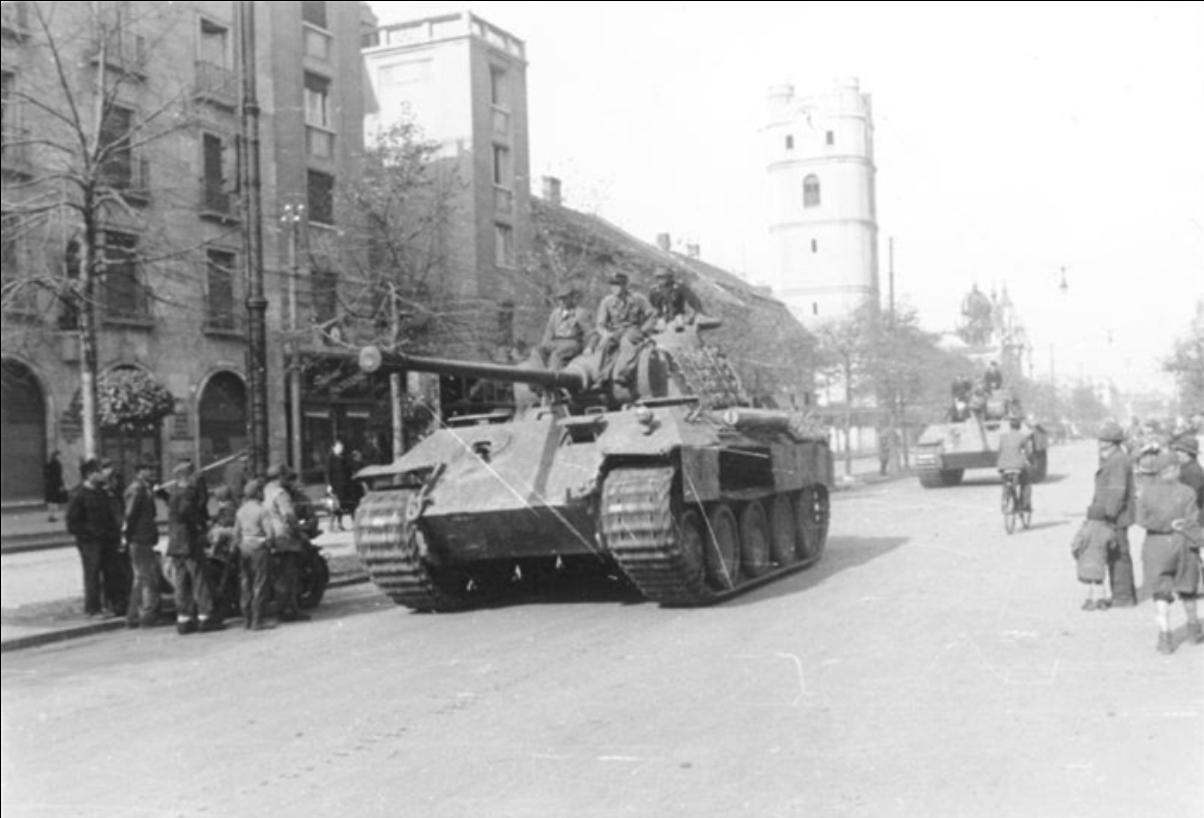 Párduc Panzer V Debrecen 1944 (fotó Momber)