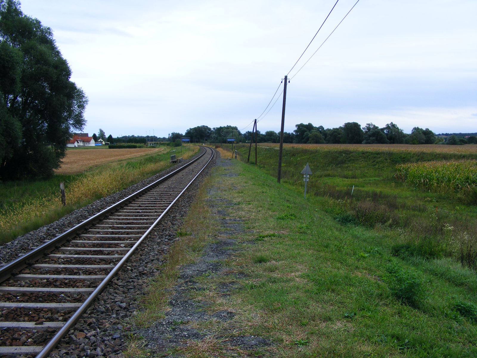 A megállóhely után,a nyílt vonal Szentgotthárd állomás felé nézv