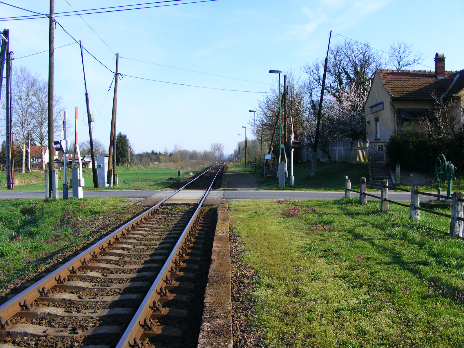 A megállóhely peronja,Zalaszentiván felé nézve.