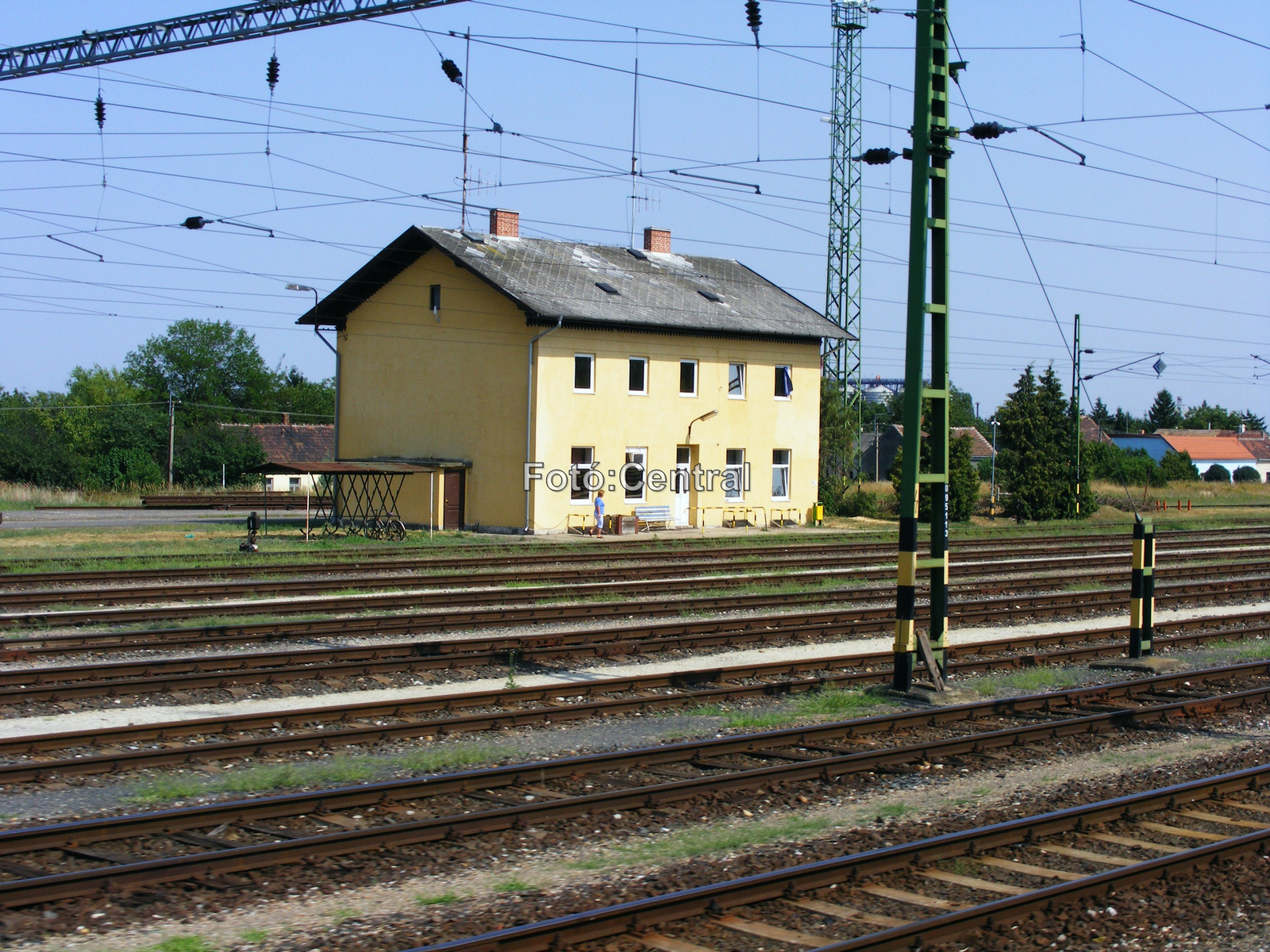 Pillantás a felvételi épületre a kezdőpont irányából.