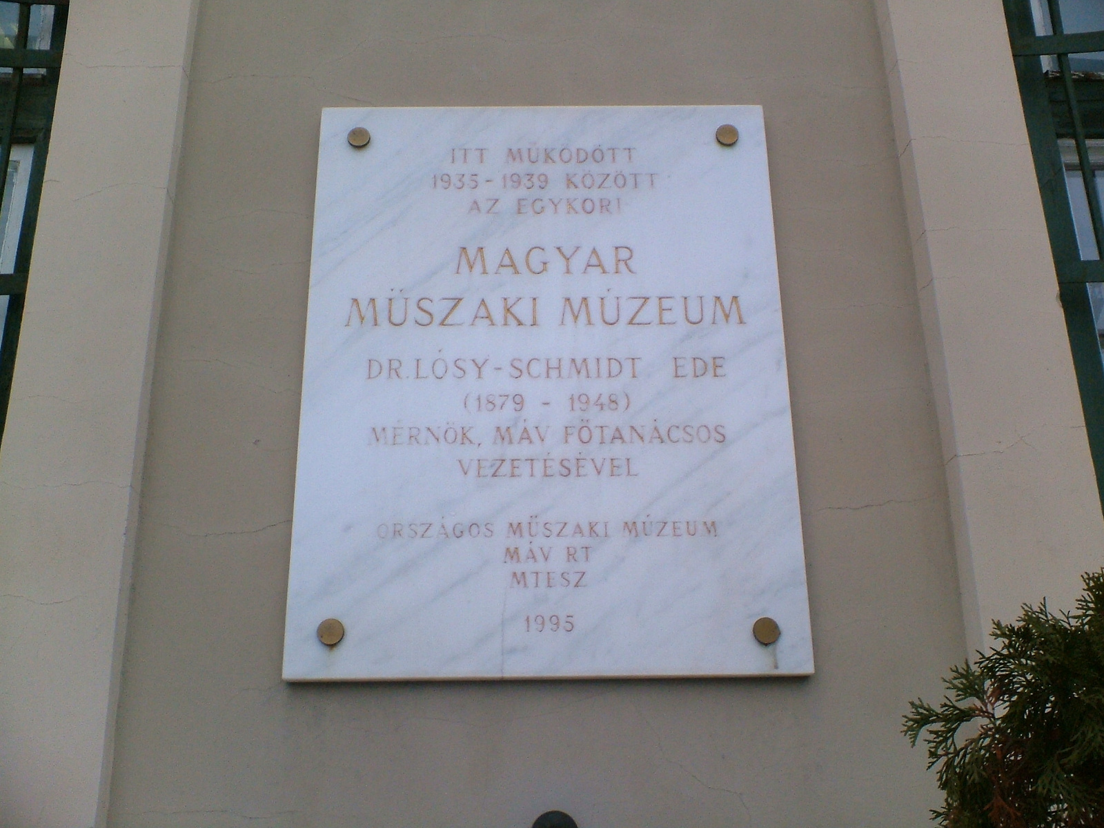 A MÁVTI épületében 1935 és 1939 között működött Magyar Műszaki M