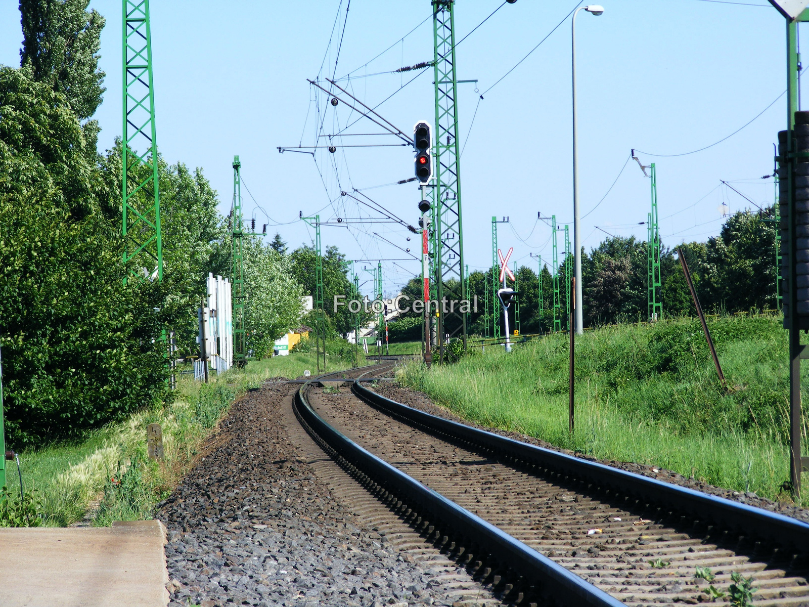 A képen Sopron állomás,Sopronkertes felőli bejárati jelzőjét lát