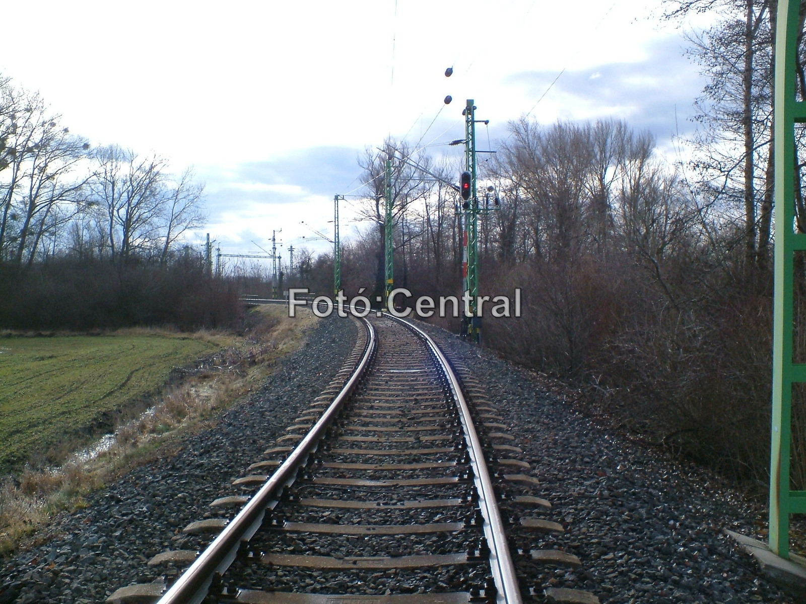 A fotó az ellenkező irányból nézve,az állomás Pomogy felőli bejá