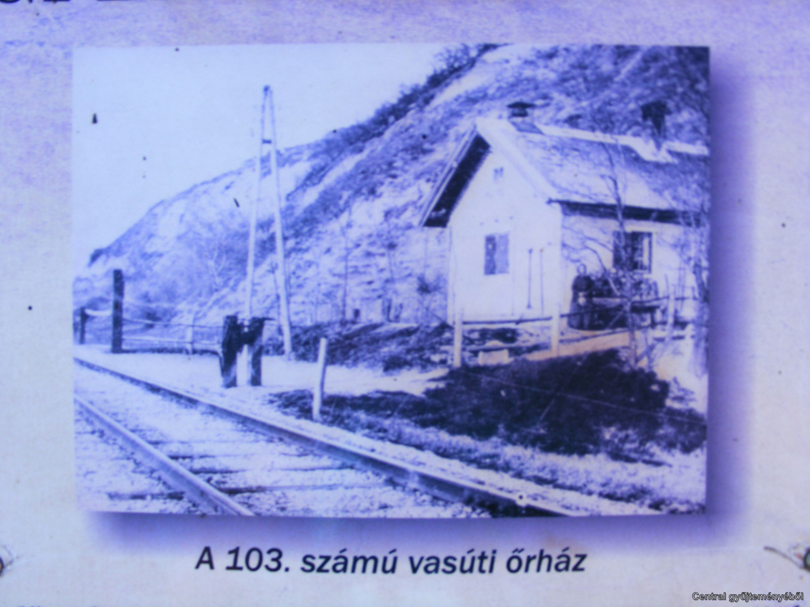 Az egykori 103.sz.vasúti őrház.Forrás:A megállóhellyel szemben l