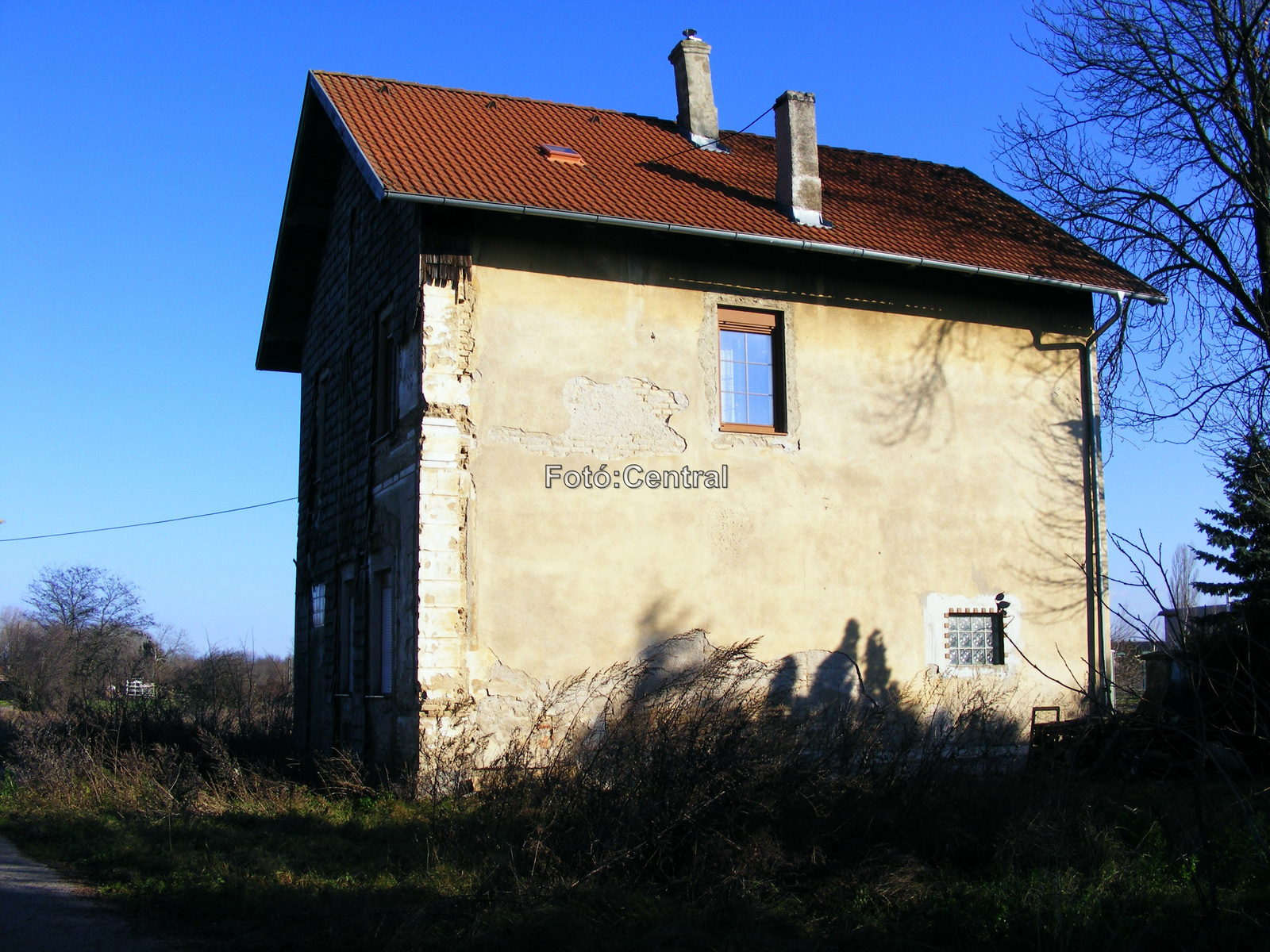 Nézet az utcafront felől Pándorfalu irányából nézve