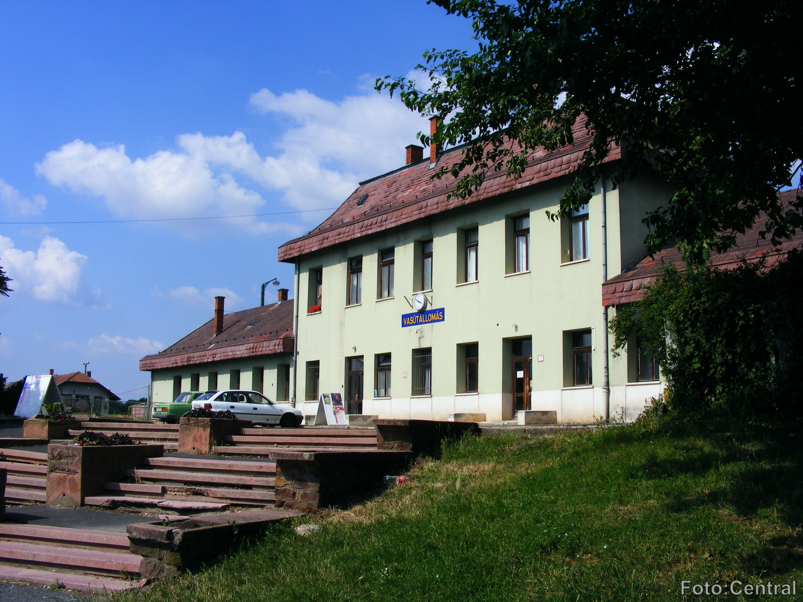 Nézet az utcafront felől,Szombathely irányából nézve.