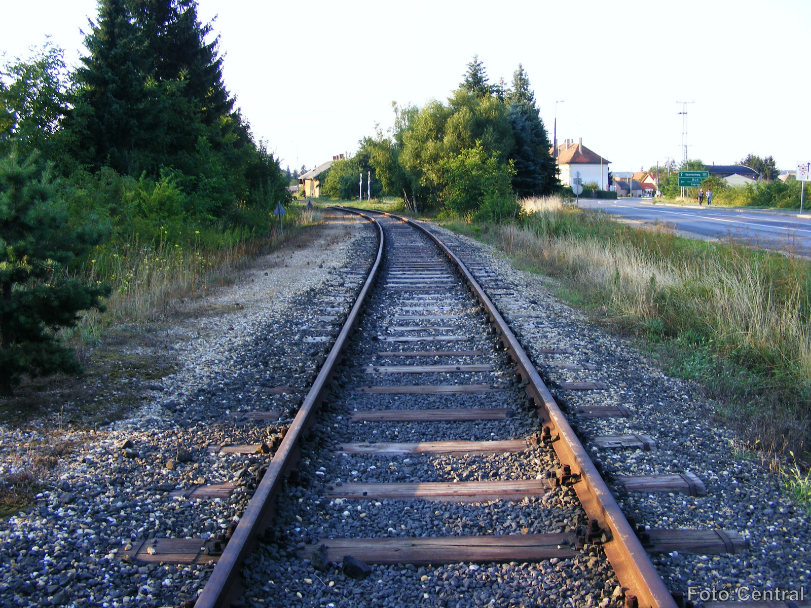 Visszatekintés az állomás felé az egykori soproni vonal mai végé