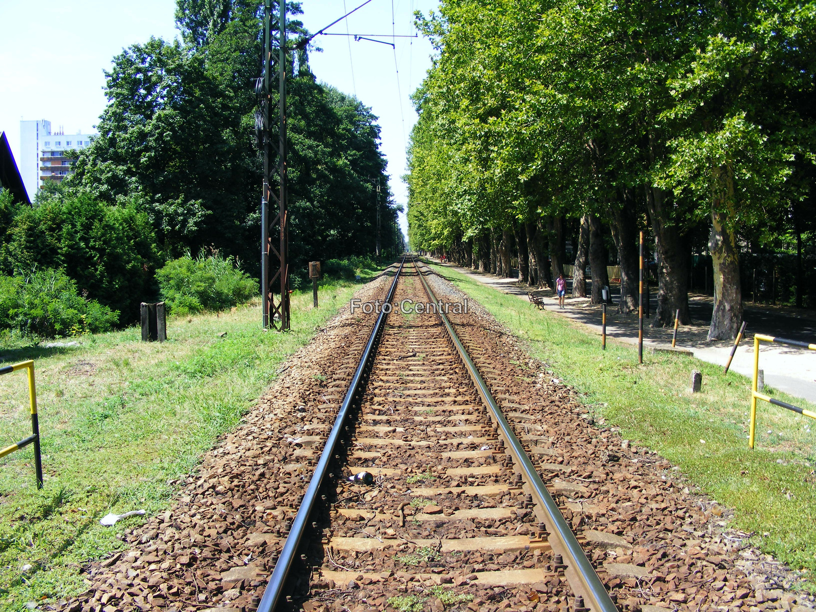A megállóhely után,a nyílt vonal Balatonszárszó felé nézve.