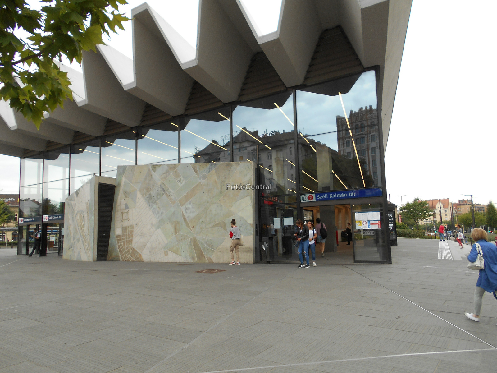 A Széll Kálmán téri metróállomás épülete.DSCN6588