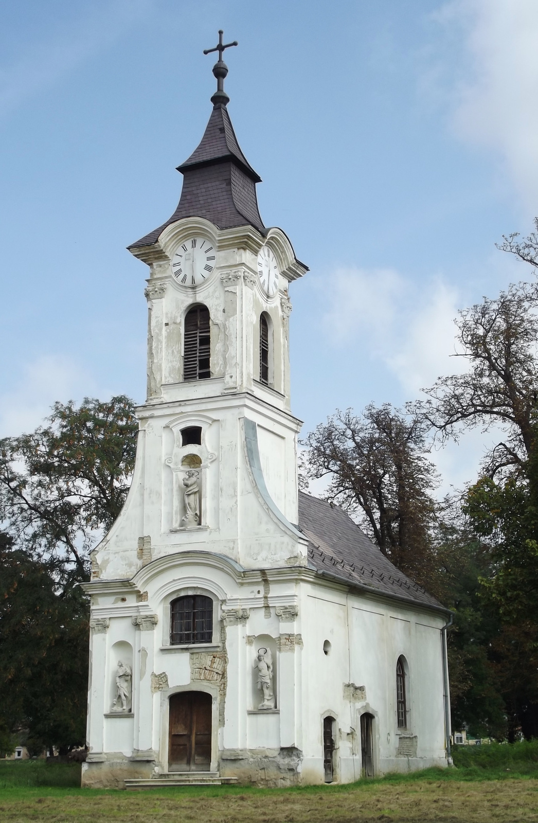 Kápolna a parkban