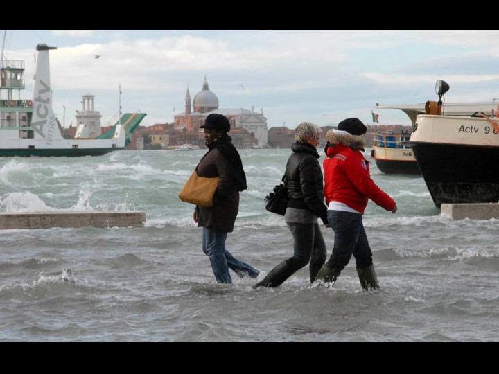 34VENISE ET LA PLUIE (raymond).016