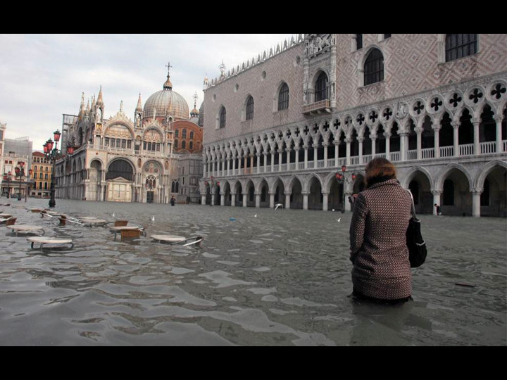 34VENISE ET LA PLUIE (raymond).024