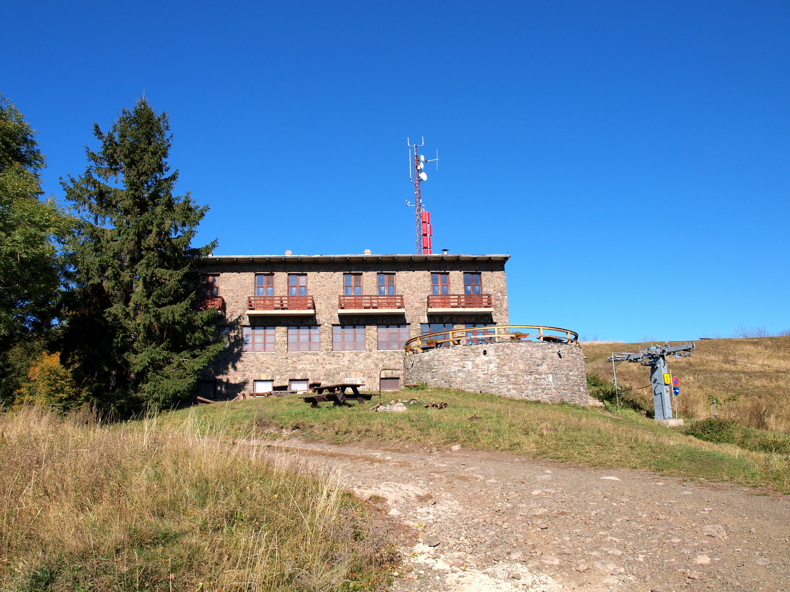 Nagy-Hideg-hegy, turistaház