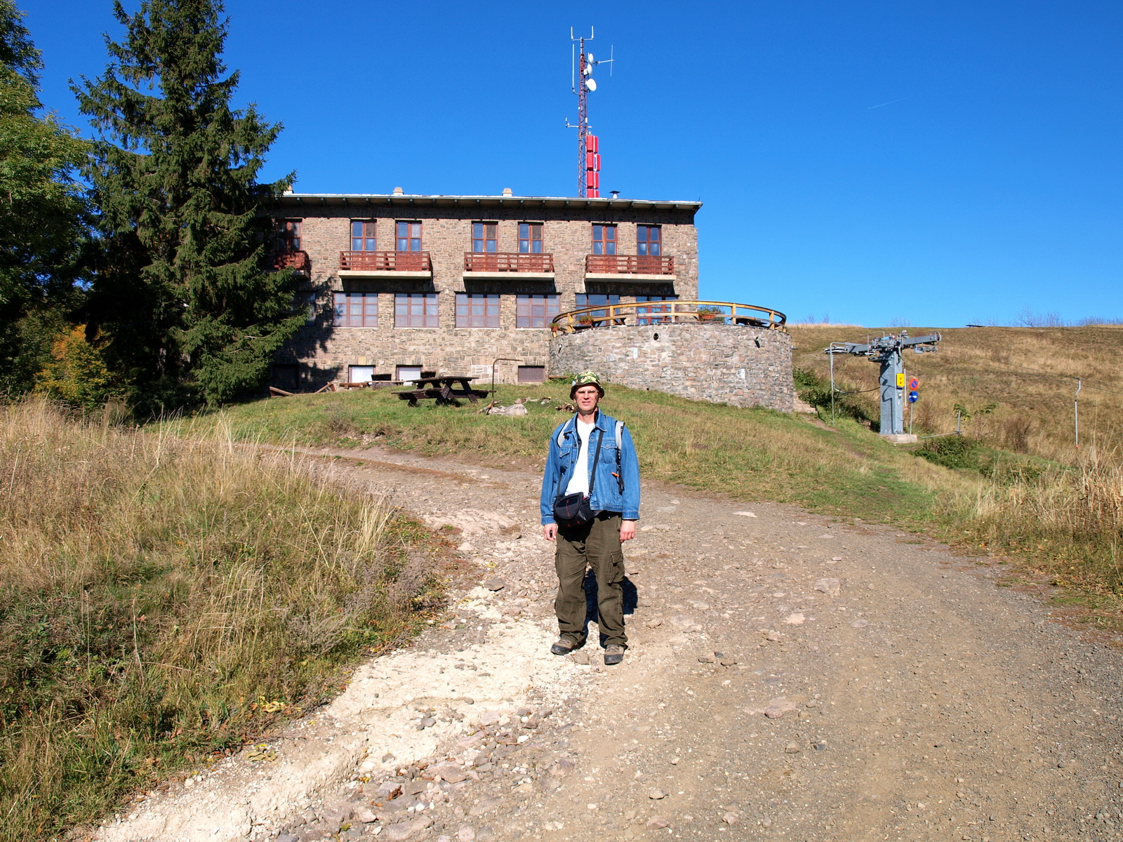 Nagy-Hideg-hegy, turistaház